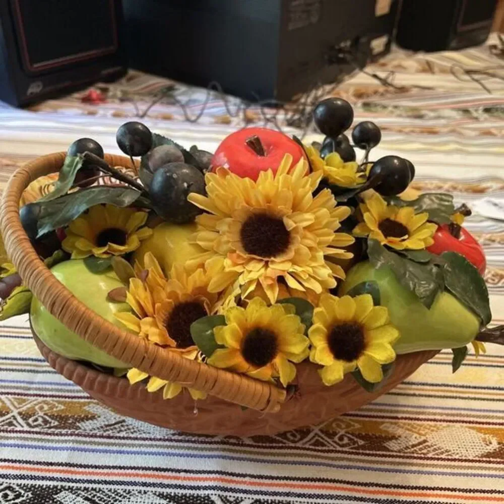 A Teleflora Gift‎ Fruit Basket